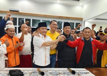 Hidayat Arsani Tak Kuasa Menahan Air Mata Usai Deklarasi Raih Kemenangan Pilgub Babel