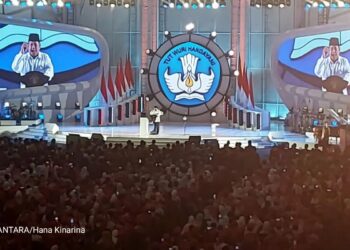 Prabowo Menitikkan Air Mata dan Sampaikan Maaf ke Para Guru