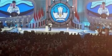 Prabowo Menitikkan Air Mata dan Sampaikan Maaf ke Para Guru