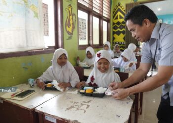 PT Timah Dukung Program Makan Bergizi bagi Ratusan Pelajar di Bangka Tengah 