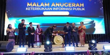 Lima Tahun Berturut, Pemprov Babel Raih Predikat Informatif di Penganugerahan Keterbukaan Informasi Publik