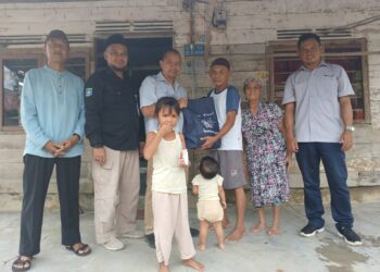 Peduli Warga Terdampak Banjir di Desa Belo Laut, PT Timah Serahkan Paket Sembako