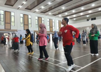 Maknai Bulan K3, PT Timah Ajak Mitra Kerja dan Masyarakat Gelar Senam bersama