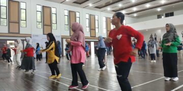 Maknai Bulan K3, PT Timah Ajak Mitra Kerja dan Masyarakat Gelar Senam bersama