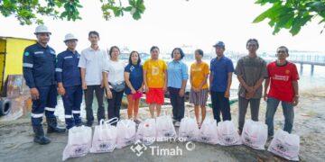 PT Timah Serahkan Bantuan Paket  Sembako untuk Warga Terdampak Banjir di Desa Lumut