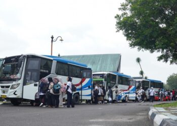 PT Timah Hantarkan Ratusan Pemudik Sampai ke Kampung Halaman