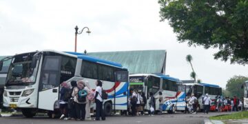 PT Timah Hantarkan Ratusan Pemudik Sampai ke Kampung Halaman