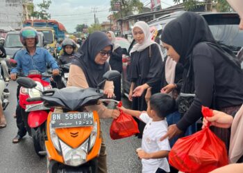 Berbagi di Bulan Ramadhan, TK Kutilang I Pangkalpinang Ajarkan Kebaikan bagi Anak Didiknya