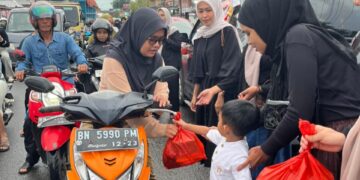 Berbagi di Bulan Ramadhan, TK Kutilang I Pangkalpinang Ajarkan Kebaikan bagi Anak Didiknya