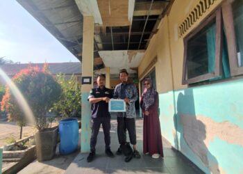 PT Timah Serahkan Bantuan untuk Madrasah Ibtidaiyah Darul Jannah 