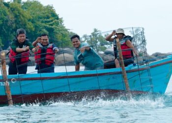 Wisata Bahari dan Jaga Ekosistem Laut, Tenggelamkan Ratusan Coral Garden
