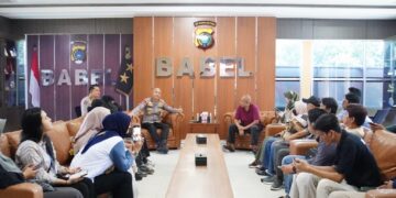 Disela Kunjungan Kerja ke Pulau Belitung, Kapolda Babel Blusukan Temui Warga