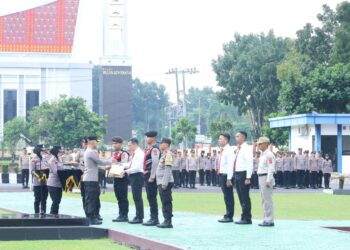 Dinilai Berprestasi, 32 Personel Polda Babel Terima Penghargaan
