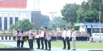 Dinilai Berprestasi, 32 Personel Polda Babel Terima Penghargaan