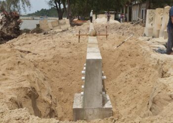 Cegah Abrasi, PT Timah Pasang Penahan Abrasi di Pantai Pongkar