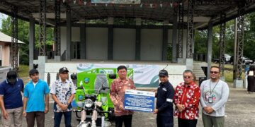 PT Timah Serahkan Bantuan untuk Komunitas Bank Sampah Nyiur Karya Lestari 