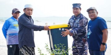 PT Timah Serahkan Bantuan Alat Kebersihan Untuk Pokdarwis Lingkungan Rambak 