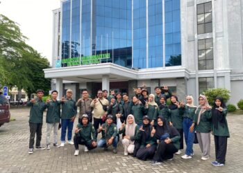 PT Timah Dukung Praktikum Ekosistem Pesisir di Pulau Kelapan, Mahasiswa Observasi Langsung ke AlamÂ