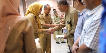52 ASN Pemprov Babel Masuki Purnabakti, Wagub Hellyana Serahkan Tali Asih Sebagai Bentuk Penghargaan