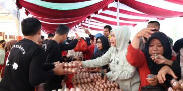 Siapkan 1000 Paket Sembako, Warga Antusias Sambangi Bazar Murah Polda Babel di HUT Bhayangkara ke 79