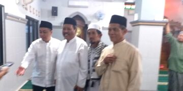 Awali Subuhan Bareng Warga, Prof Udin dan Dio Lanjut Hadiri Sunatan Massal di Masjid Nururrohmah