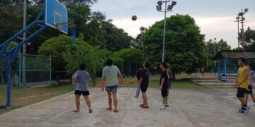 Optimalkan Aset untuk Dukung Olahraga Masyarakat, Puluhan Remaja Antusias Berlatih Basket di Lapangan PT Timah