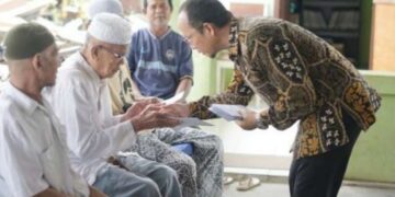 BLT Rp900 Ribu Cair, Pemkab Bateng Salurkan Bantuan ke Warga di Kecamatan Koba
