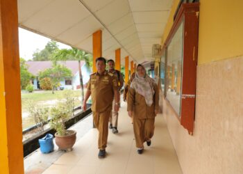 Gubernur Babel Tinjau Sekolah di Belitung, Targetkan Renovasi Total
