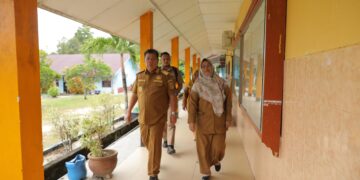Gubernur Babel Tinjau Sekolah di Belitung, Targetkan Renovasi Total