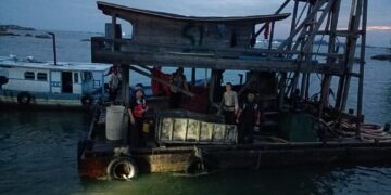 Sudah Diimbau Tapi Masih Ngeyel, APH Bersama PT Timah Tertibkan Tambang Ilegal di Laut Cupat