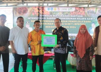 Pemkab Bangka Tengah Serahkan Bantuan Rp1,5 Miliar untuk Perkebunan Sawit di Desa Kerantai