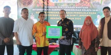 Pemkab Bangka Tengah Serahkan Bantuan Rp1,5 Miliar untuk Perkebunan Sawit di Desa Kerantai