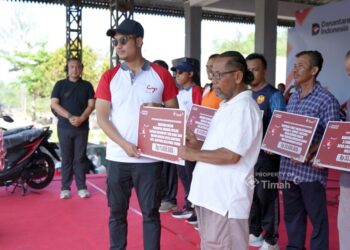PT Timah Serahkan Bantuan untuk Kelompok Tani Bina Tani
