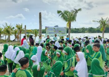 Edukasi Pelajar Untuk Jaga Ekosistem, PT Timah Tbk Libatkan Pelajar MIN 1 Bangka Tanam Mangrove