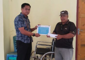 PT Timah Tbk Serahkan Bantuan Biaya Pengobatan untuk Masyarakat Karimun