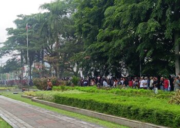 Aksi Massa Penambang di PT Timah Mulai Ricuh, Diwarnai Lemparan Batu dan Gas Air Mata