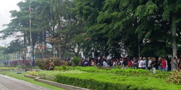 Aksi Massa Penambang di PT Timah Mulai Ricuh, Diwarnai Lemparan Batu dan Gas Air Mata