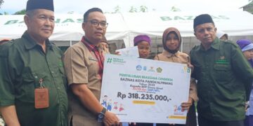 BAZNAS Salurkan Rp318 Juta untuk 809 Siswa di Pangkalpinang