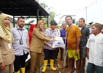 Ratusan Rumah Terendam Banjir Rob, PT Timah Tbk Salurkan Bantuan Sembako di Pangkalpinang dan Mentok