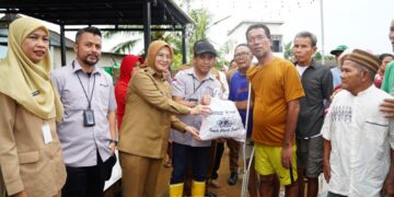 Ratusan Rumah Terendam Banjir Rob, PT Timah Tbk Salurkan Bantuan Sembako di Pangkalpinang dan Mentok