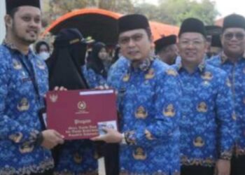 Bupati Algafry Serahkan Penghargaan ASN di HUT ke-54 Korpri