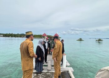 Respon Cepat Gubernur Hidayat Arsani Tinjau Dermaga Rusak Pulau Kelapan