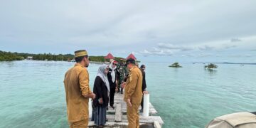 Respon Cepat Gubernur Hidayat Arsani Tinjau Dermaga Rusak Pulau Kelapan