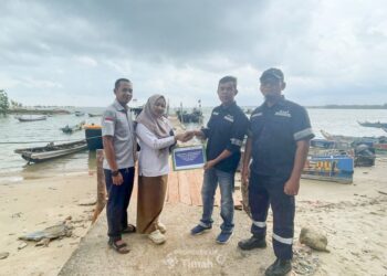PT Timah Tbk Perbaiki Dermaga di Desa Air Lintang