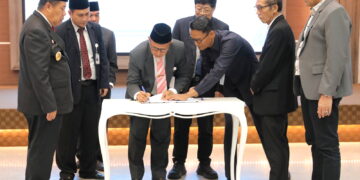 Gubernur Hidayat Arsani Lantik Komisaris dan Direksi BUMD Babel, Ini Nama-namanya