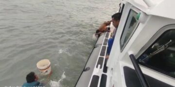 Ombak Hantam Kapal Nelayan di Belinyu, Sejumlah ABK Berhasil Menyelamatkan Diri Berenang ke Pulau