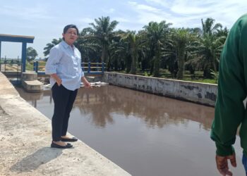 Rina Tarol Soroti Mercu Kolong Pumpung Belasan Miliar Tak Optimal, Warga Terpaksa Pasang Karung Darurat