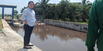 Rina Tarol Soroti Mercu Kolong Pumpung Belasan Miliar Tak Optimal, Warga Terpaksa Pasang Karung Darurat