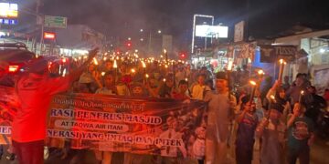 Lautan Obor Terangi Air Itam, Ribuan Warga Tumpah Ruah Sambut Ramadhan 1447 H