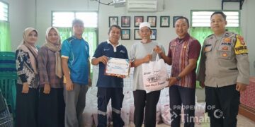PT Timah Tbk Bagikan 600 Paket Sembako di Bangka Barat
